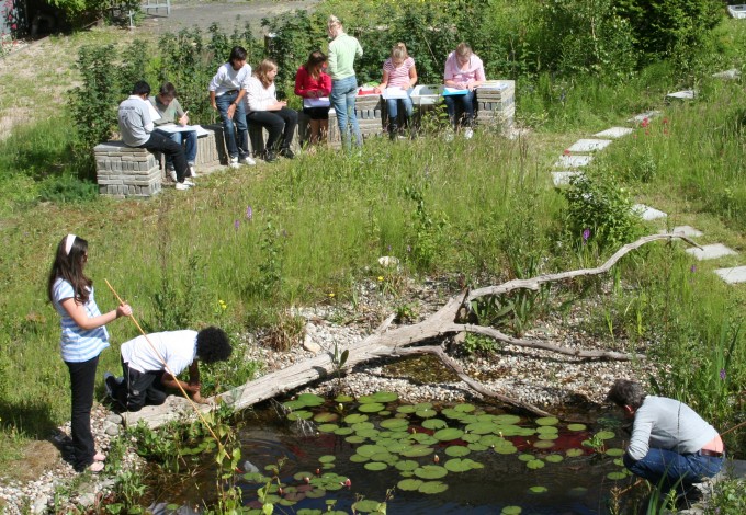 biologieles in de tuin, het Nieuwe Eemland Amersfoort